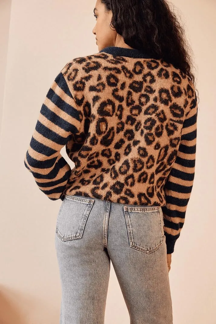 Leopard Print Cardigan Sweaters for Women Cheetah Long Sleeve Crew Neck Knit Top Open Front Button Up Cropped Jacket